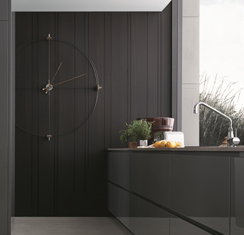 фото в интерьере Часы Nomon Delmori, black 